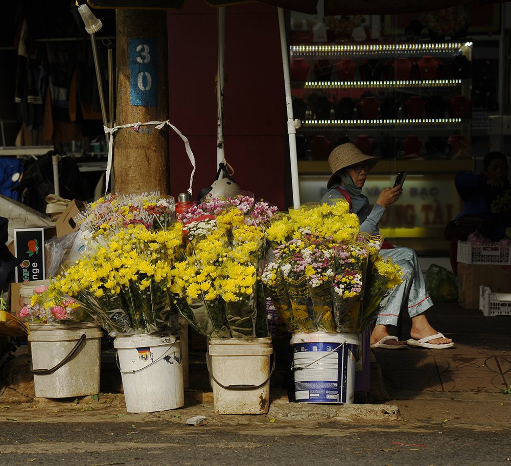 Saigon photography tour local life atmosphere